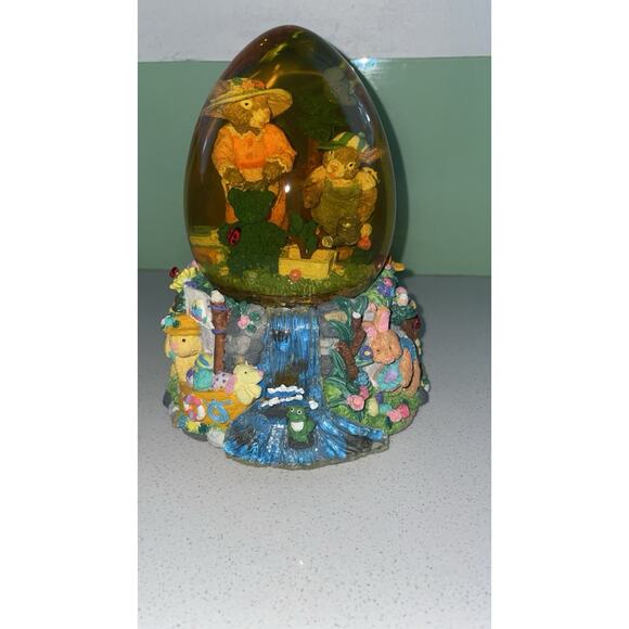 Easter Bunny Musical Snow Glitter Globe Plays Peter Cottontail 6" Tall - Picture 7 of 7